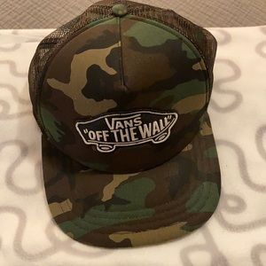 Vans camouflage trucker hat